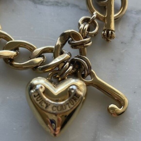 Juicy Couture gold tone Puffy heart J charm toggle bracelet 7.5" - Picture 5 of 5